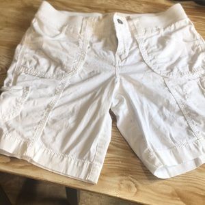 Sonoma life style shorts.  Size 8P. WOMENS